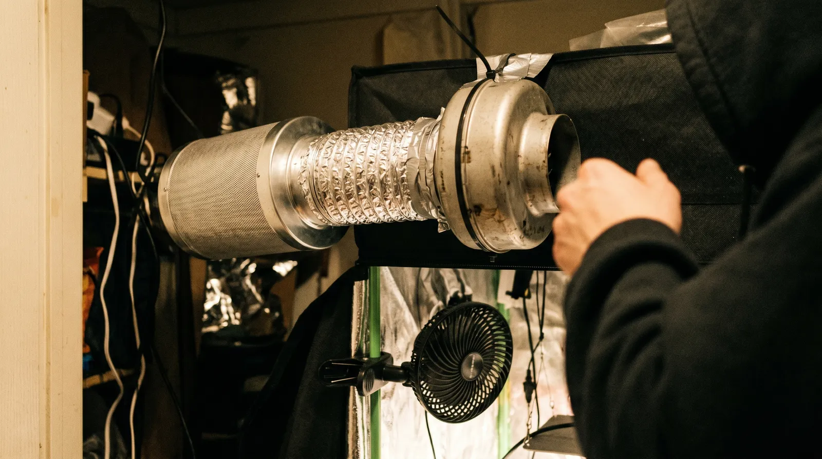 AZARIUS · Steg 3: Ventilation och lukt (50–70 €)