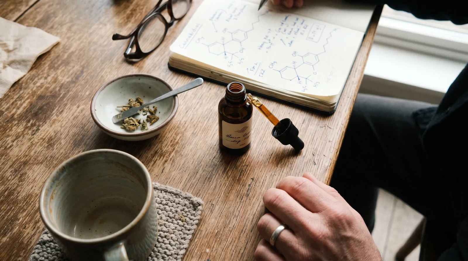 AZARIUS · Vad cannabidiolens farmakologi egentligen innebär